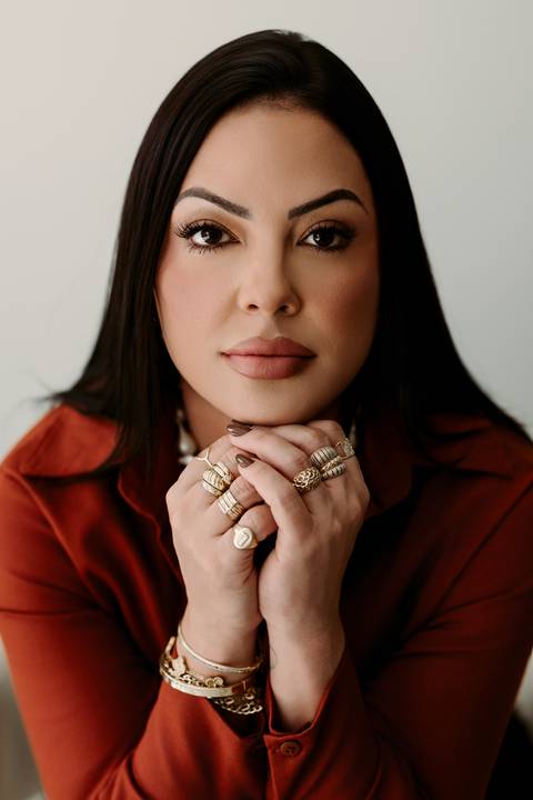 Lais vidal terracota ensaio corporativo estúdio marca pessoal feminino morena cabelo preto'