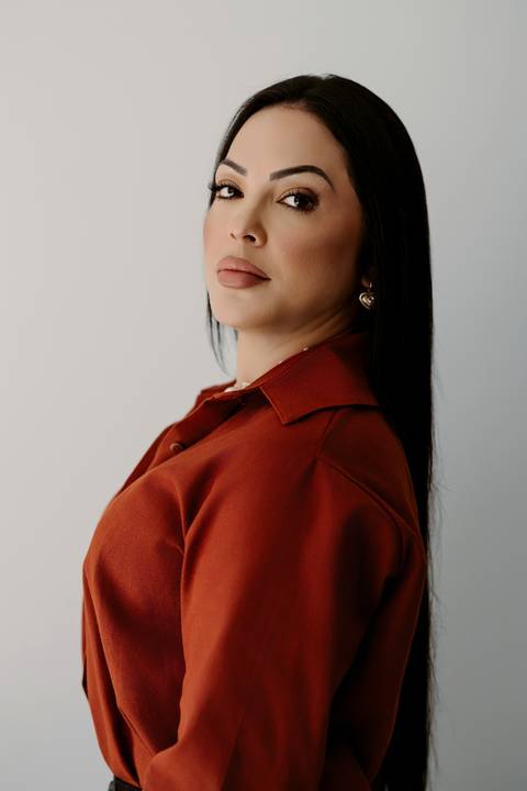 Lais vidal terracota ensaio corporativo estúdio marca pessoal feminino morena cabelo preto'