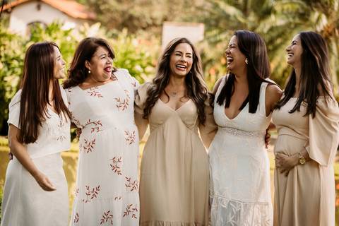 Ensiao feminino marca pessoal corporativo mulheres vestido longo nude natureza arvore verde engenho do ribeiro fotografia ao ar livre renata bridges photo psicóloga acolhimento liberdade'