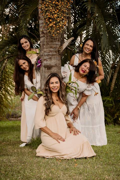 Ensiao feminino marca pessoal corporativo mulheres vestido longo nude natureza arvore verde engenho do ribeiro fotografia ao ar livre renata bridges photo psicóloga acolhimento liberdade'