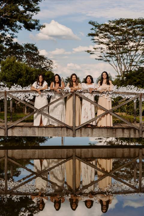 Ensiao feminino marca pessoal corporativo mulheres vestido longo nude natureza arvore verde engenho do ribeiro fotografia ao ar livre renata bridges photo psicóloga acolhimento liberdade'