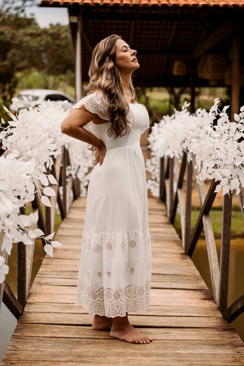 Ensiao feminino marca pessoal corporativo mulheres vestido longo nude natureza arvore verde engenho do ribeiro fotografia ao ar livre renata bridges photo psicóloga acolhimento liberdade'