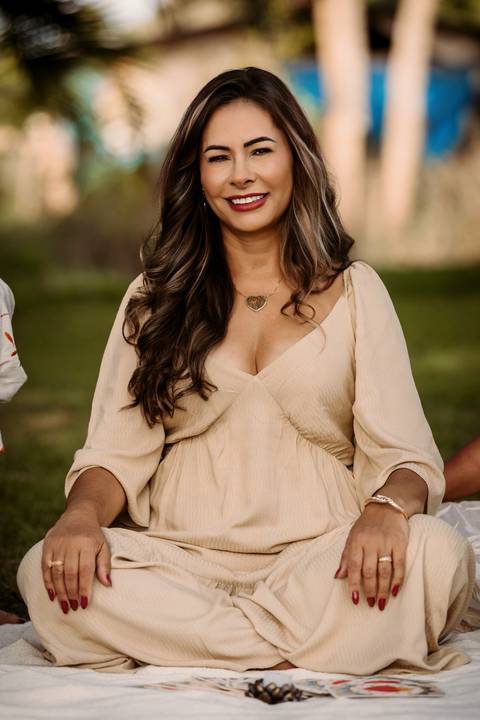 Ensiao feminino marca pessoal corporativo mulheres vestido longo nude natureza arvore verde engenho do ribeiro fotografia ao ar livre renata bridges photo psicóloga acolhimento liberdade'