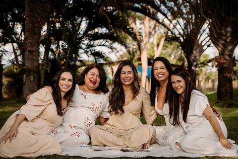Ensiao feminino marca pessoal corporativo mulheres vestido longo nude natureza arvore verde engenho do ribeiro fotografia ao ar livre renata bridges photo psicóloga acolhimento liberdade'