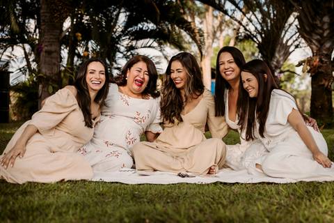 Ensiao feminino marca pessoal corporativo mulheres vestido longo nude natureza arvore verde engenho do ribeiro fotografia ao ar livre renata bridges photo psicóloga acolhimento liberdade'