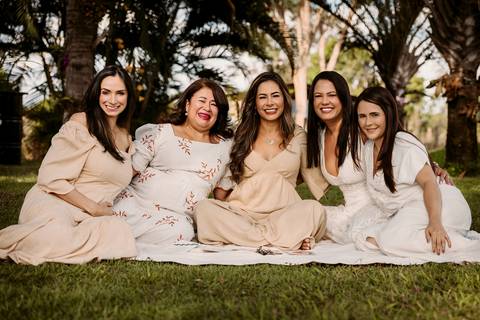 Ensiao feminino marca pessoal corporativo mulheres vestido longo nude natureza arvore verde engenho do ribeiro fotografia ao ar livre renata bridges photo psicóloga acolhimento liberdade'