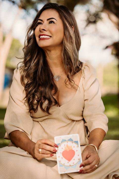 Ensiao feminino marca pessoal corporativo mulheres vestido longo nude natureza arvore verde engenho do ribeiro fotografia ao ar livre renata bridges photo psicóloga acolhimento liberdade'