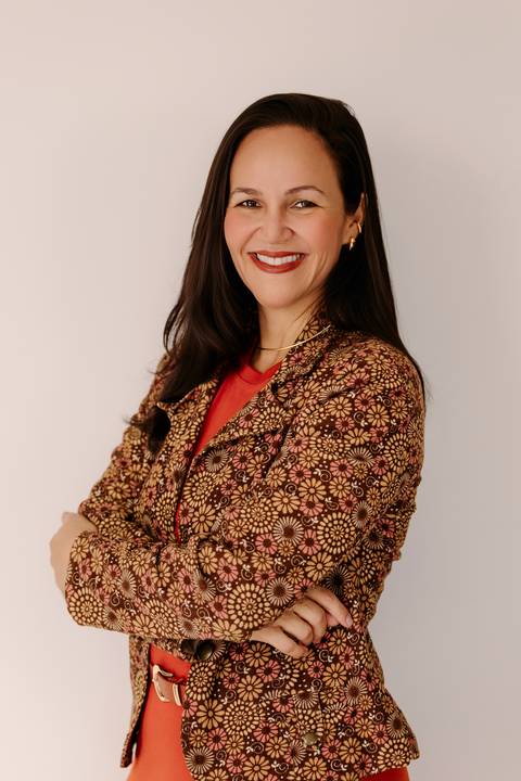 ensaio corporativo marca pessoal vestido laranja flores secas cestas café da manhã renata bridges photo'