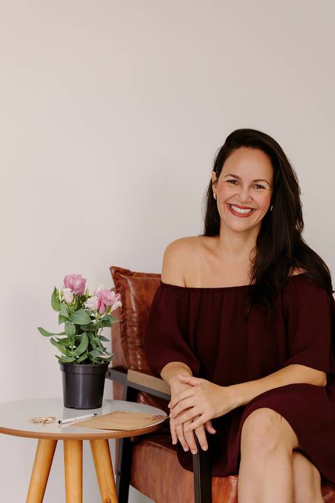 ensaio corporativo marca pessoal vestido laranja flores secas cestas café da manhã renata bridges photo'