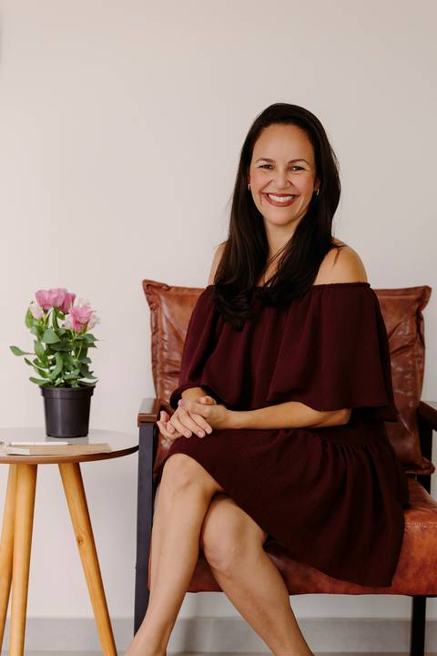 ensaio corporativo marca pessoal vestido laranja flores secas cestas café da manhã renata bridges photo'