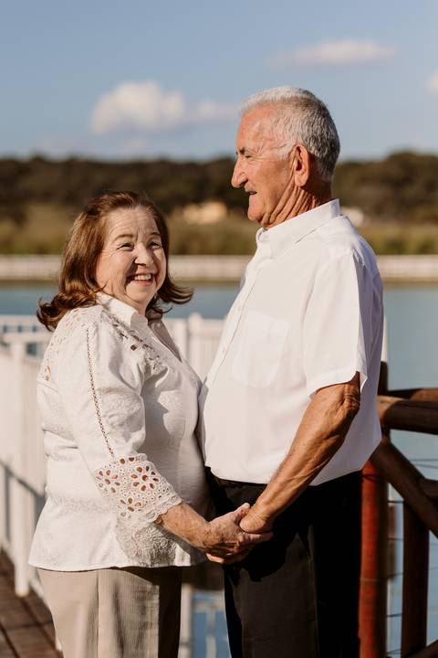 ensaio família sobrinho sobrinha filhos pais irmãos cunhada natureza árvore tarde sol renata bridges photo preto e branco foto colorida moema minas gerais '