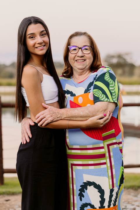 ensaio família sobrinho sobrinha filhos pais irmãos cunhada natureza árvore tarde sol renata bridges photo preto e branco foto colorida moema minas gerais '