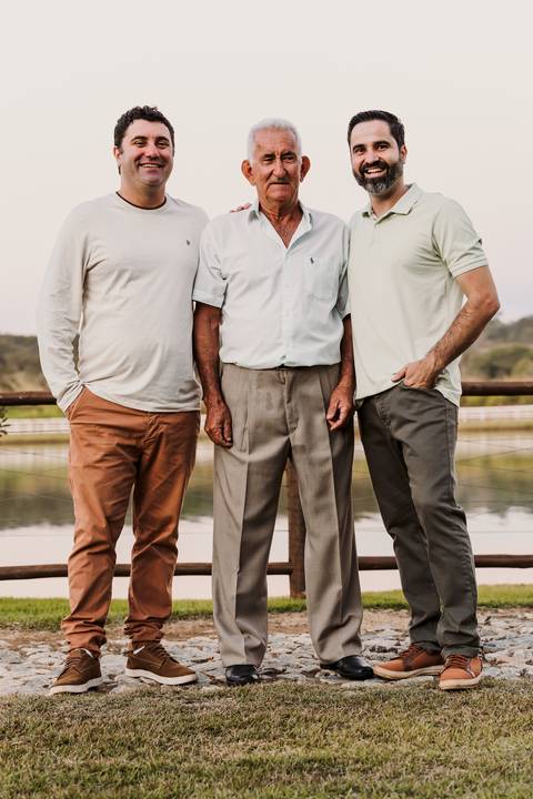 ensaio família sobrinho sobrinha filhos pais irmãos cunhada natureza árvore tarde sol renata bridges photo preto e branco foto colorida moema minas gerais '
