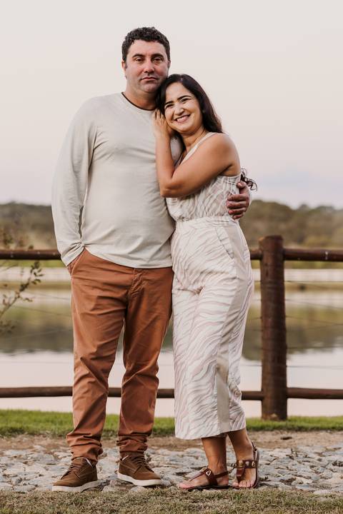 ensaio família sobrinho sobrinha filhos pais irmãos cunhada natureza árvore tarde sol renata bridges photo preto e branco foto colorida moema minas gerais '