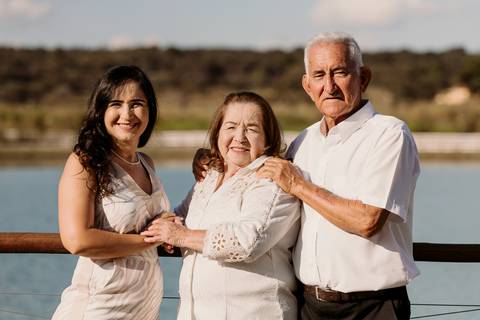 ensaio família sobrinho sobrinha filhos pais irmãos cunhada natureza árvore tarde sol renata bridges photo preto e branco foto colorida moema minas gerais '