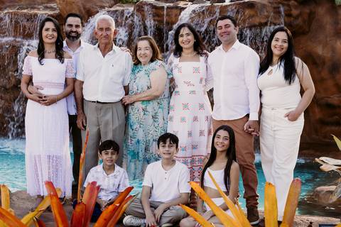 ensaio família sobrinho sobrinha filhos pais irmãos cunhada natureza árvore tarde sol renata bridges photo preto e branco foto colorida moema minas gerais '