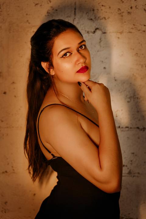 ensaio feminino porão estúdio fotos profissionais underground batom vermelho preto e branco renata bridges photo bom despacho'