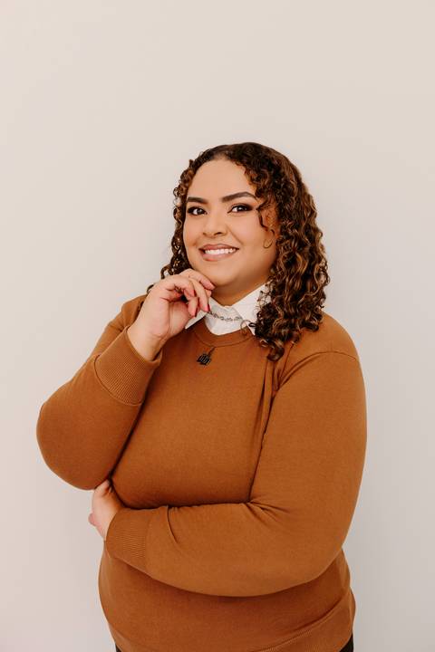 ensaio de marca pessoal. bom despacho. renata bridges photo. ensaio na casa da cliente. advogada. fotos em casa.'