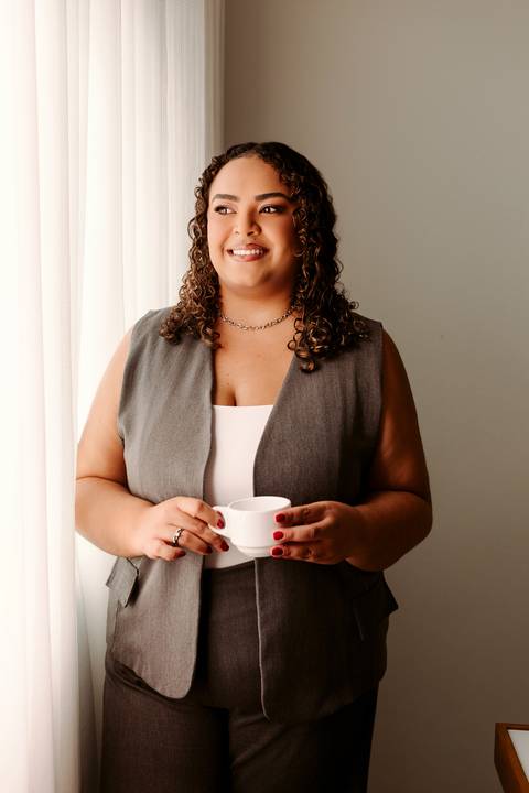 ensaio de marca pessoal. bom despacho. renata bridges photo. ensaio na casa da cliente. advogada. fotos em casa.'