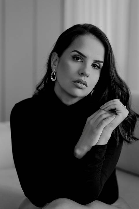 Ensaio marca pessoal bom despacho corporativo roupa preta terninho em casa renata bridges photo bd mg'