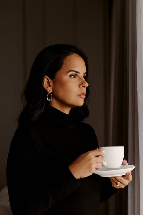 Ensaio marca pessoal bom despacho corporativo roupa preta terninho em casa renata bridges photo bd mg'