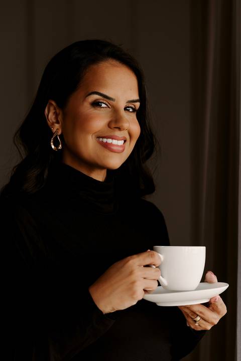 Ensaio marca pessoal bom despacho corporativo roupa preta terninho em casa renata bridges photo bd mg'