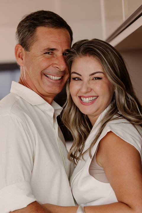 Ensaio de Família Bom Despacho Renata Bridges Photo tom bege pastel árvore de natal filhos família cachorro cunhada irmãos'