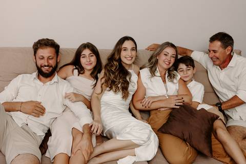 Ensaio de Família Bom Despacho Renata Bridges Photo tom bege pastel árvore de natal filhos família cachorro cunhada irmãos'