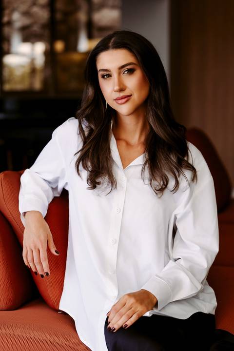 lara rates marília leve estética renata bridges. marca pessoal. bom despacho. fotos elegantes em casa. melhor fotógrafa de bom despacho. referência em marca pessoal e posicionamento de imagem '