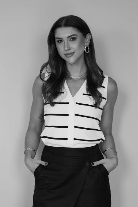 lara rates marília leve estética renata bridges. marca pessoal. bom despacho. fotos elegantes em casa. melhor fotógrafa de bom despacho. referência em marca pessoal e posicionamento de imagem '