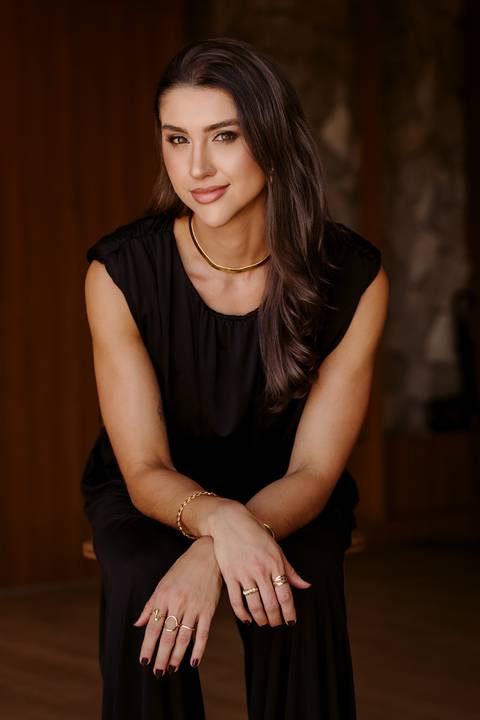 lara rates marília leve estética renata bridges. marca pessoal. bom despacho. fotos elegantes em casa. melhor fotógrafa de bom despacho. referência em marca pessoal e posicionamento de imagem '