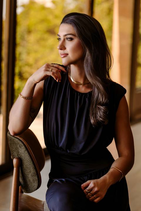 lara rates marília leve estética renata bridges. marca pessoal. bom despacho. fotos elegantes em casa. melhor fotógrafa de bom despacho. referência em marca pessoal e posicionamento de imagem '