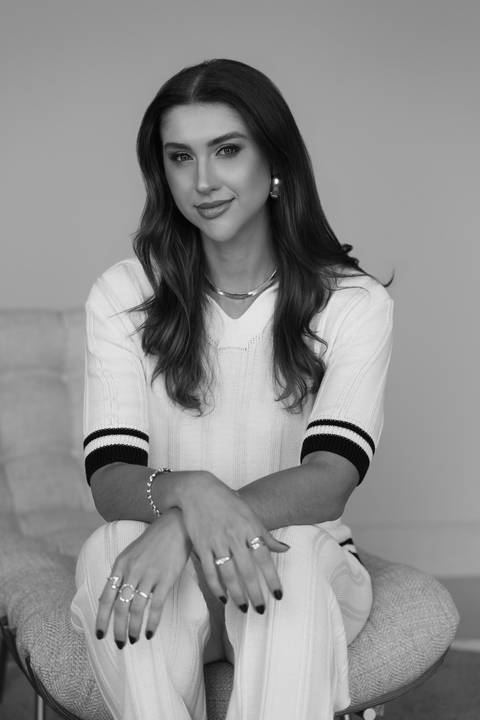 lara rates marília leve estética renata bridges. marca pessoal. bom despacho. fotos elegantes em casa. melhor fotógrafa de bom despacho. referência em marca pessoal e posicionamento de imagem '