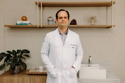 médico, jaleco branco, consultório médico, nefrologista, computador, ensaio corporativo, renata bridges photo'
