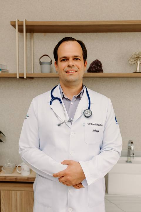 médico, jaleco branco, consultório médico, nefrologista, computador, ensaio corporativo, renata bridges photo'