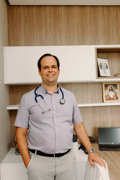 médico, jaleco branco, consultório médico, nefrologista, computador, ensaio corporativo, renata bridges photo'