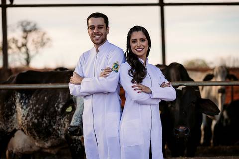 família, formatura, veterinária, roupa preta, renata bridges photo.'