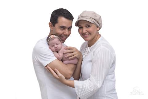 família ensaio newborn papai e mamãe com a bebê brasília'