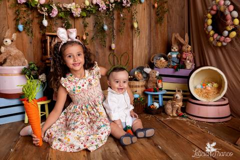 ensaio de páscoa em brasilia leticia franco fotografia df lago sul jardim botanico candy colors coelhos orelha de coelho acompanhamento bebe baby book primeiro ano milestones '