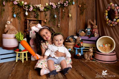 ensaio de páscoa em brasilia leticia franco fotografia df lago sul jardim botanico candy colors coelhos orelha de coelho acompanhamento bebe baby book primeiro ano milestones '