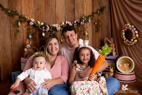 ensaio de páscoa em brasilia leticia franco fotografia df lago sul jardim botanico candy colors coelhos orelha de coelho acompanhamento bebe baby book primeiro ano milestones '