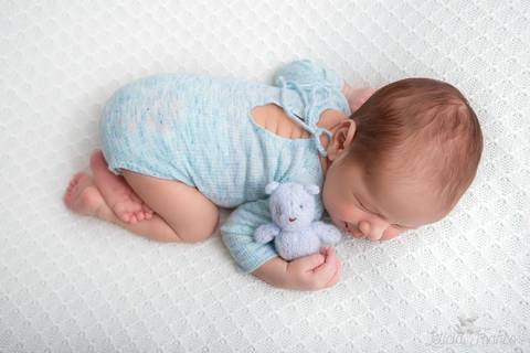 bebê recém nascido newborn brasilia fotografa fotografo fotógrafa brasília df distrito federal baby bebe reborn book melhor leticia franco letícia lua nova art arte foto wrap enrolado 
'