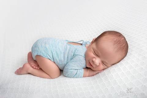 bebê recém nascido newborn brasilia fotografa fotografo fotógrafa brasília df distrito federal baby bebe reborn book melhor leticia franco letícia lua nova art arte foto wrap enrolado 
'