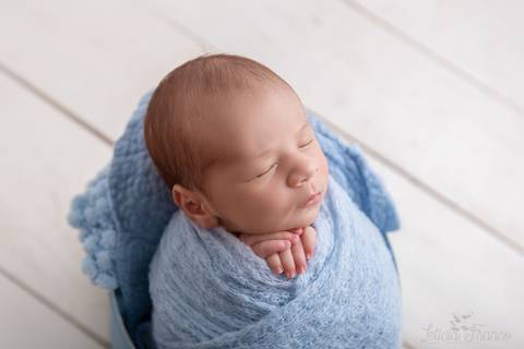 bebê recém nascido newborn brasilia fotografa fotografo fotógrafa brasília df distrito federal baby bebe reborn book melhor leticia franco letícia lua nova art arte foto wrap enrolado 
'