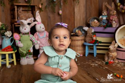 ensaio de páscoa em brasilia leticia franco fotografia df lago sul jardim botanico candy colors coelhos orelha de coelho acompanhamento bebe baby book primeiro ano milestones 
'