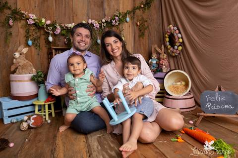 ensaio de páscoa em brasilia leticia franco fotografia df lago sul jardim botanico candy colors coelhos orelha de coelho acompanhamento bebe baby book primeiro ano milestones 
'