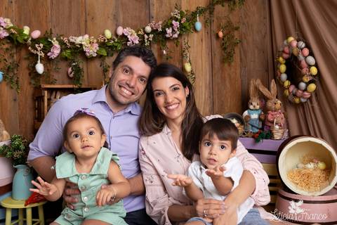 ensaio de páscoa em brasilia leticia franco fotografia df lago sul jardim botanico candy colors coelhos orelha de coelho acompanhamento bebe baby book primeiro ano milestones 
'