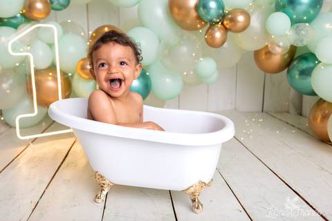 baby bebe brasília brasilia df distrito federal book fotografo fotógrafa fotografa acompanhamento fotografia 12 meses trimestral 1 ano melhor leticia franco letícia lua nova art arte foto smash the cake ensaio com bolo esmagando menino'