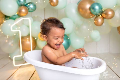 baby bebe brasília brasilia df distrito federal book fotografo fotógrafa fotografa acompanhamento fotografia 12 meses trimestral 1 ano melhor leticia franco letícia lua nova art arte foto smash the cake ensaio com bolo esmagando menino'