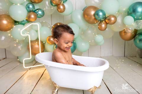 baby bebe brasília brasilia df distrito federal book fotografo fotógrafa fotografa acompanhamento fotografia 12 meses trimestral 1 ano melhor leticia franco letícia lua nova art arte foto smash the cake ensaio com bolo esmagando menino'